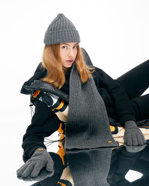 Набір в’язаних зимових аксесуарів жіночий Gerda wem темно-сірого кольору: шапка, шарф, рукавички | Gerda wem dark gray women's knitted winter accessory set: hat, scarf, gloves